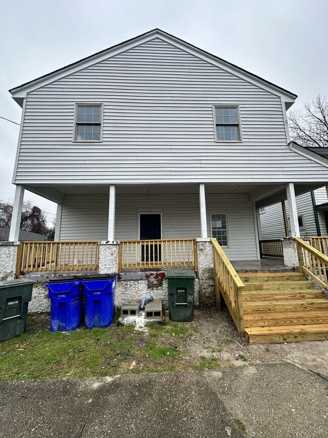 Building Photo - 3214 Peronne Ave Unit 3216 Peronne Ave