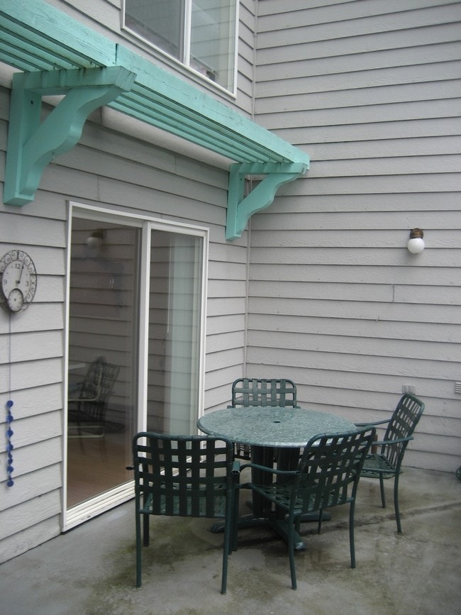 Hemlock Court