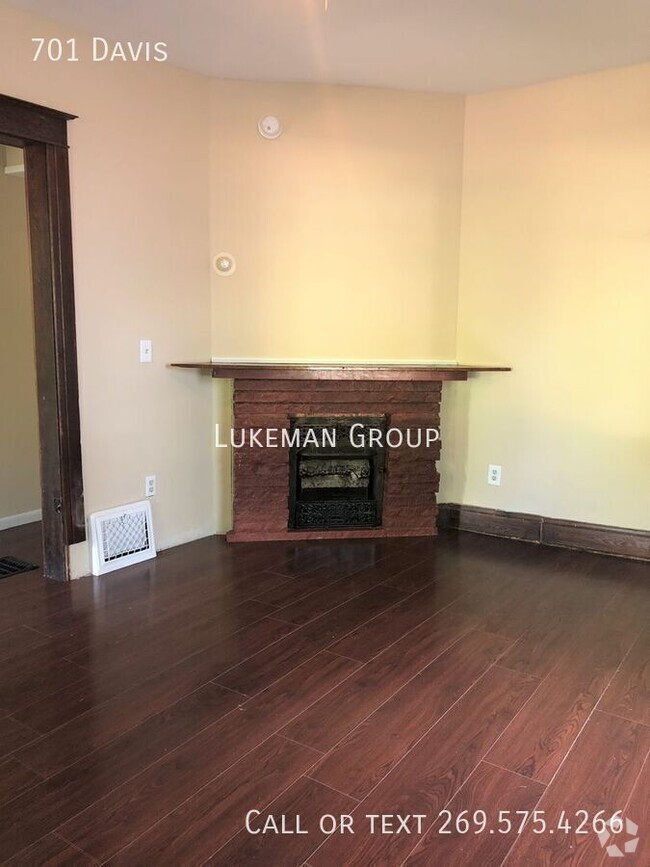 Building Photo - 701 Davis- Rental