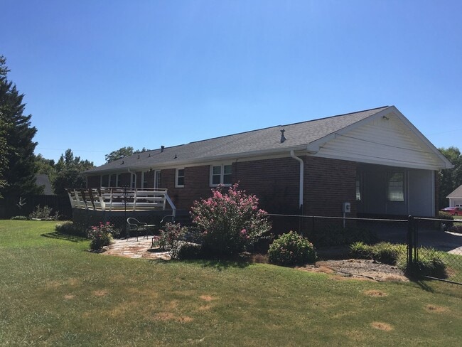 Photo - 3/2 House in Maplewood $1,795