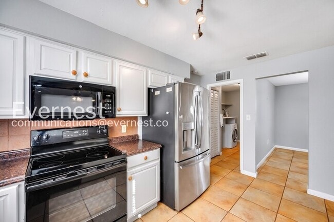 Photo - 502 El Camino Real S