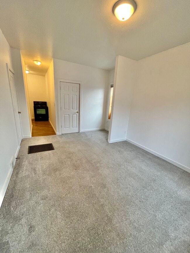 Photo - 424 W 6th St Unidad 1