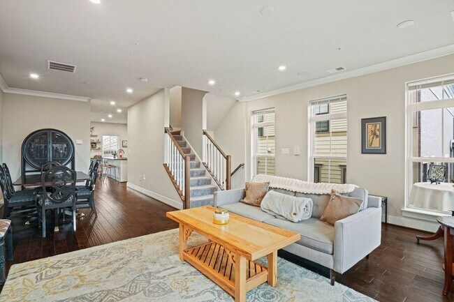 Photo - 820 Fern Pl NW