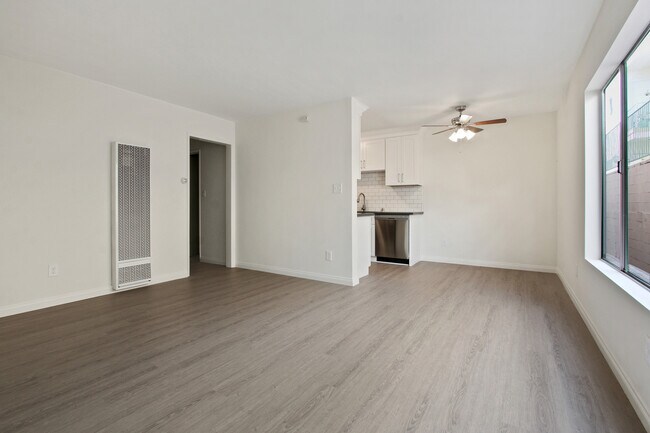 Photo - 848 7th Street in Santa Monica - steps to ...