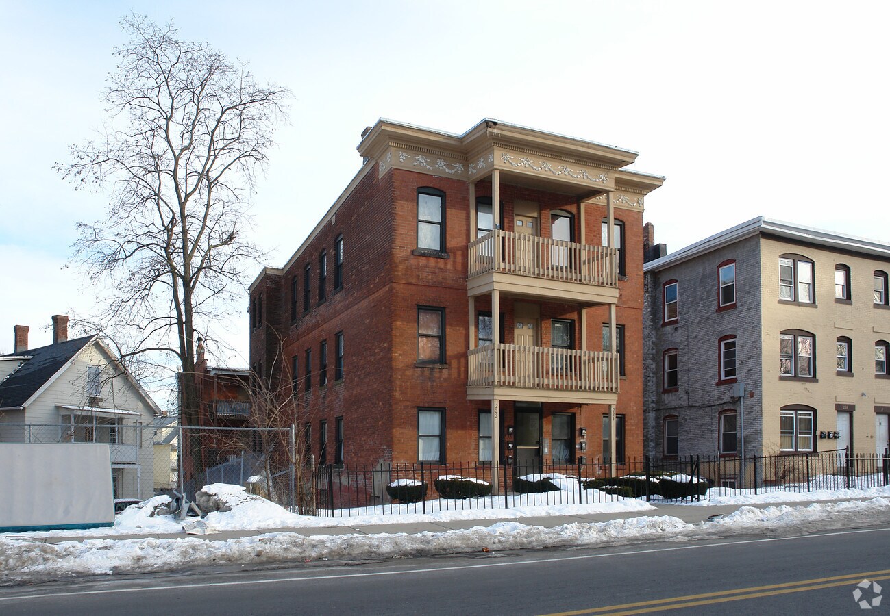 Photo - 222-224 Maple Ave