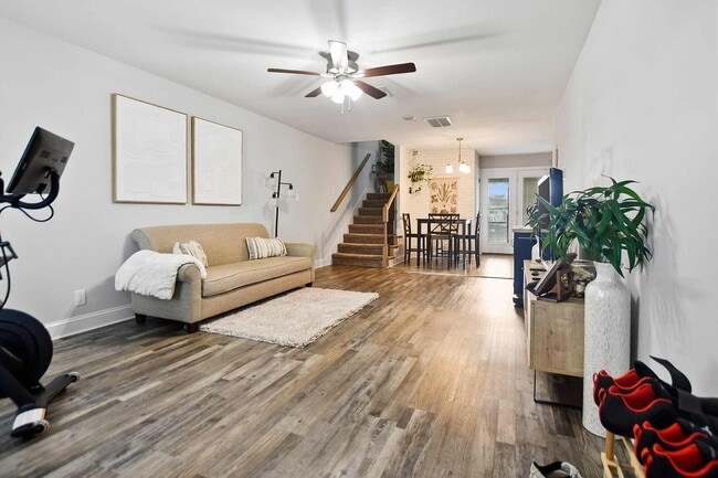 Photo - Pet Friendly Three Bedroom!