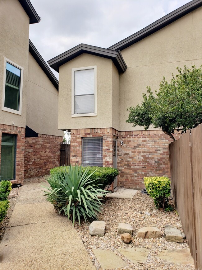 Building Photo - 6723 Eastridge Dr