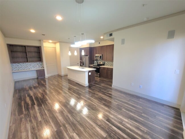 Building Photo - 1800 St Joseph Pkwy Unit 426