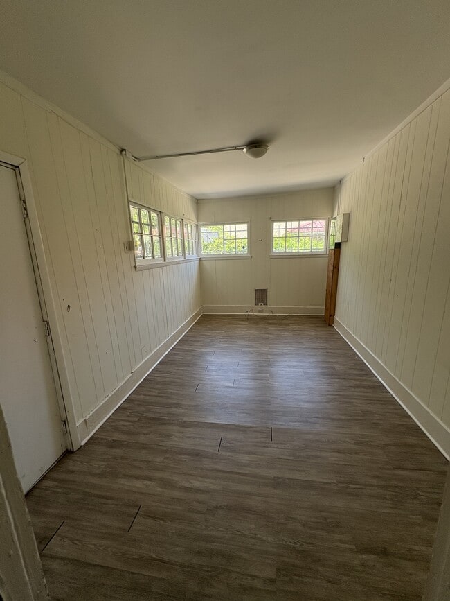 Photo - 715 Larkin Ave