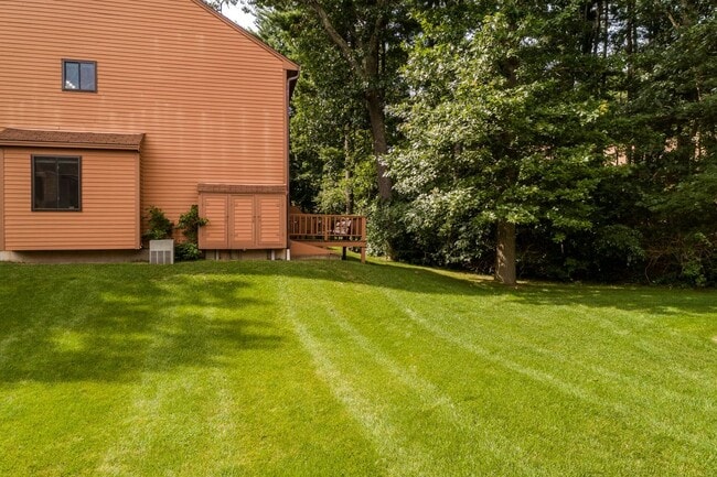 Photo - 87 Dunvegan Wds Dr