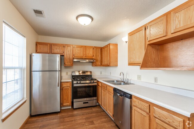 2BR, 2BA - Kitchen - Rock River Townhomes