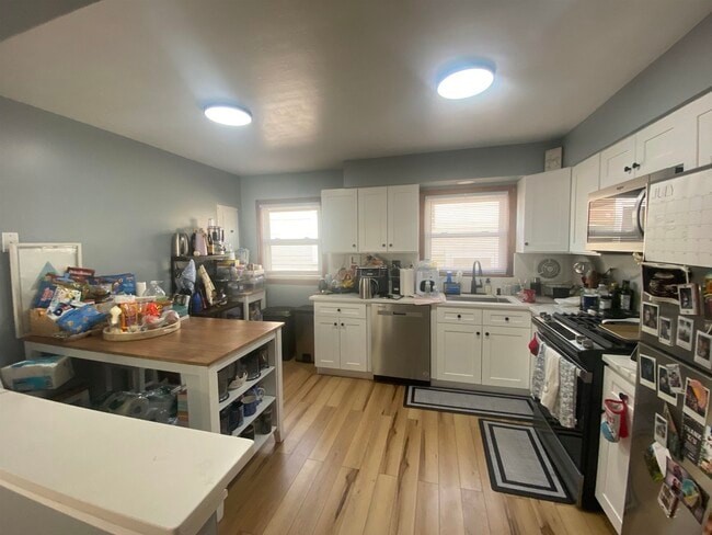 Photo - 160 W 18th St Unit 2