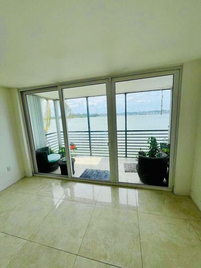 Photo - 1175 NE Miami Gardens Dr Unit 301