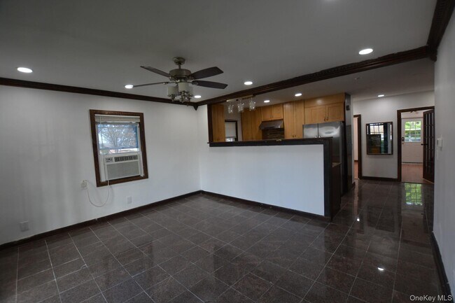 Photo - 82-01-82251 251st St