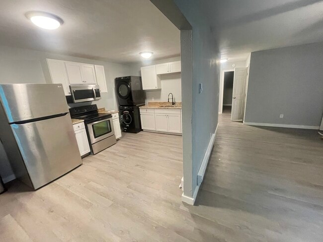 Building Photo - 863 Johnson Ave Unit 1 Rental
