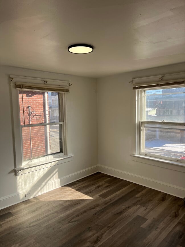 Photo - 831 W King St Unit B