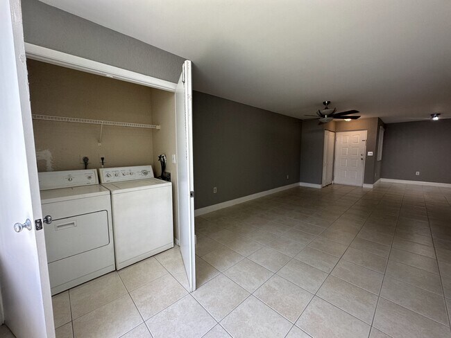 Photo - 2820 N Oakland Forest Dr Unit 102