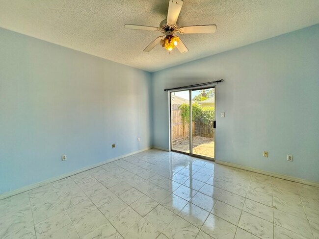 Photo - 1828 Whispering Oaks Ln