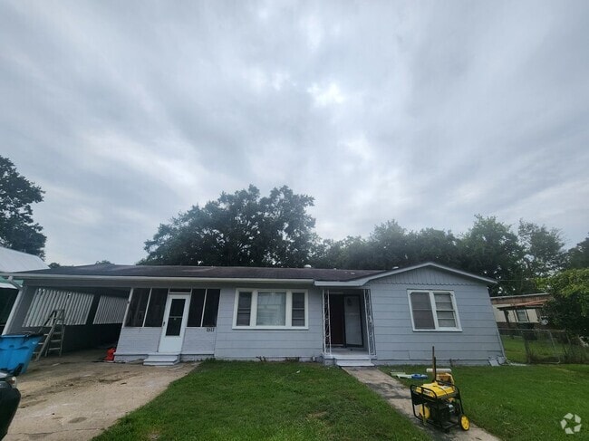 Building Photo - 1517 Live Oak St Rental