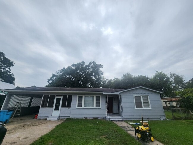 Building Photo - 1517 Live Oak St Rental