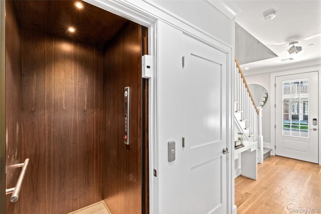 Photo - 906 Mill Creek S