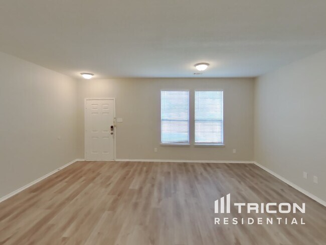 Photo - 207 Moonlight Dr