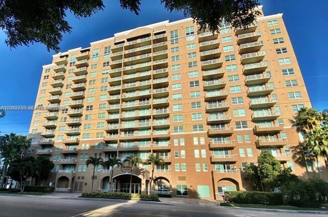 Building Photo - 2665 SW 37th Ave Unit 101