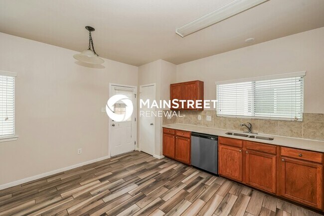 Photo - 5 Bedroom Pet-Friendly Home in KATY, TX with Main Street Renewal