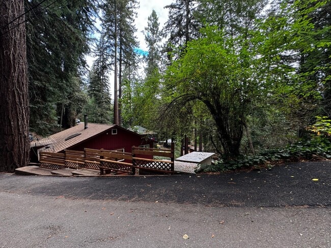 Photo - 1604 Square foot modern multi level home minutes from Occidental, storage, primary suite, large y...