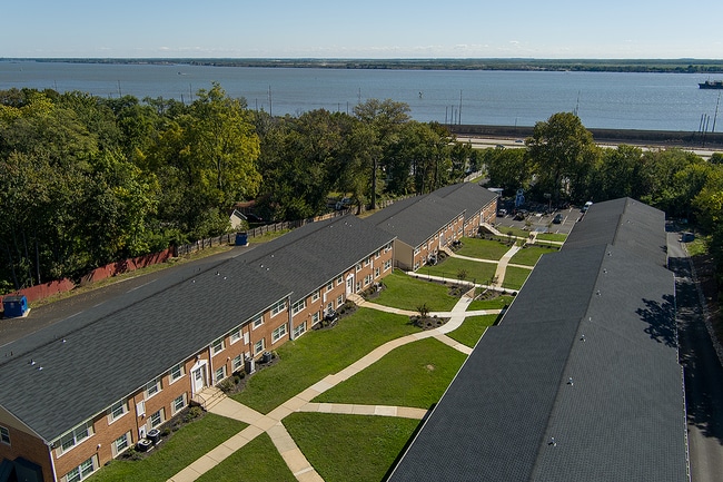 Building Photo - Riverview Place