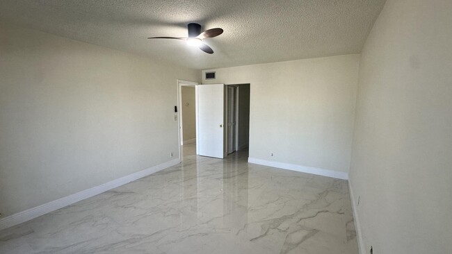 Photo - 330 SE 2nd St Unit 202g