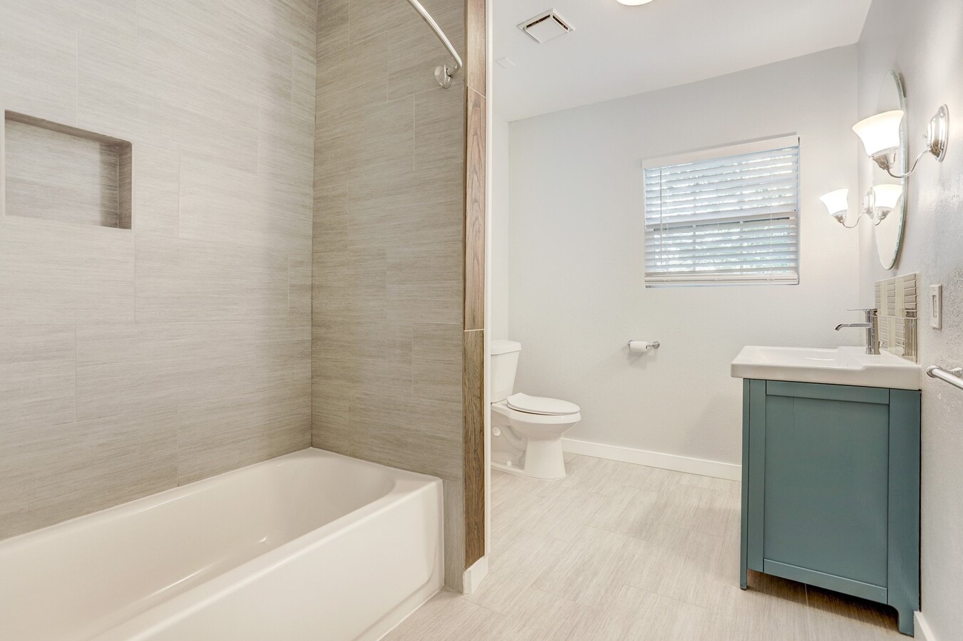 Photo - 3345 Reeves St