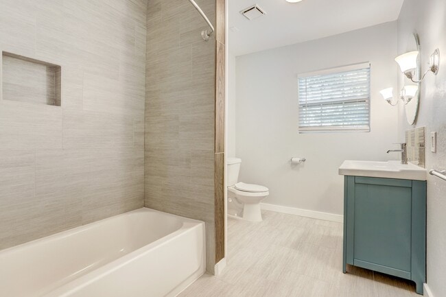 Photo - 3345 Reeves St