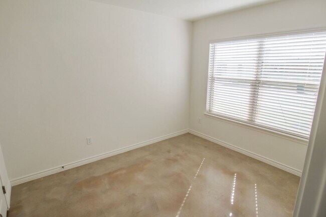 Photo - 1261 Lehmann Dr Unit B