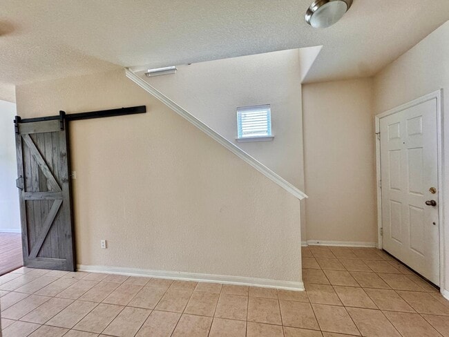 Photo - 3947 Calgary Cir