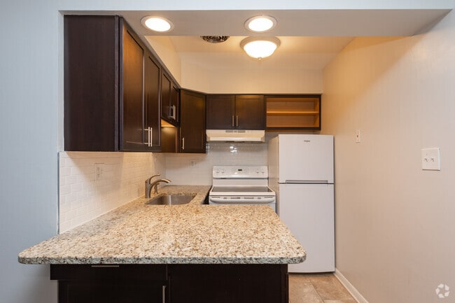 Photo - 468 West Melrose