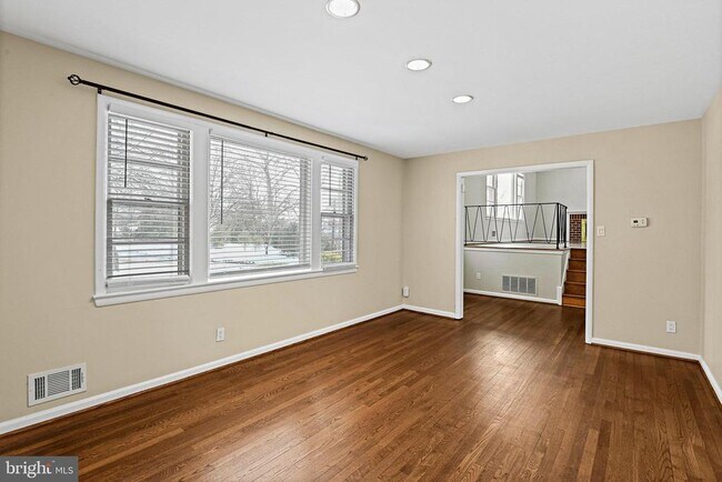 Photo - 6926 Whitehall Pl