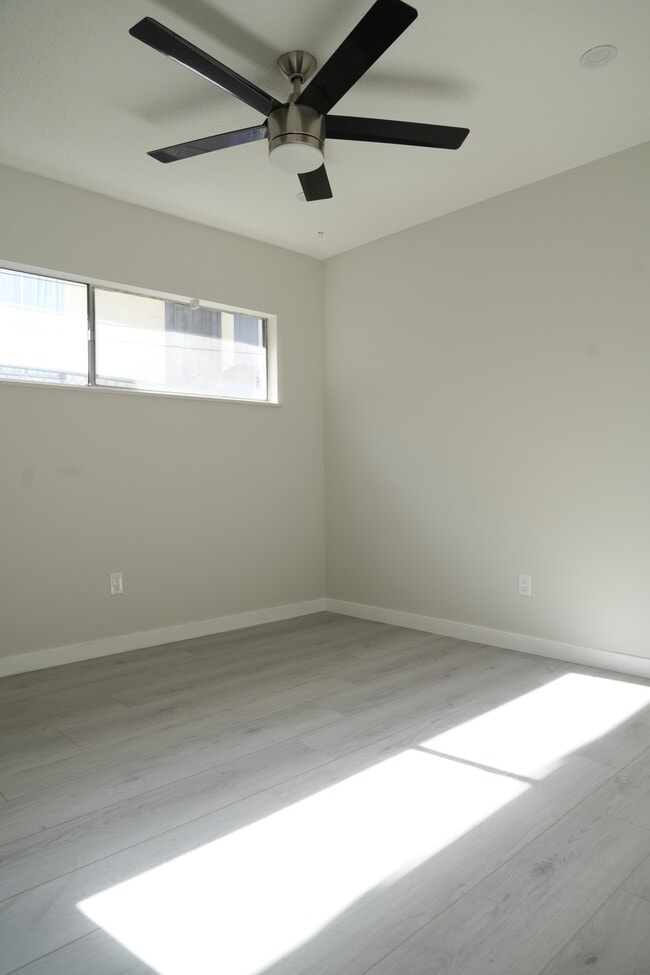 Photo - 141 Marguerita Ave Unit A