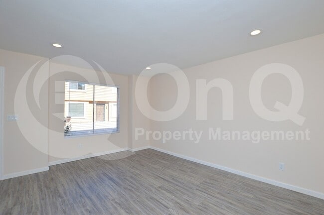 Photo - 1418 E Knoll Cir