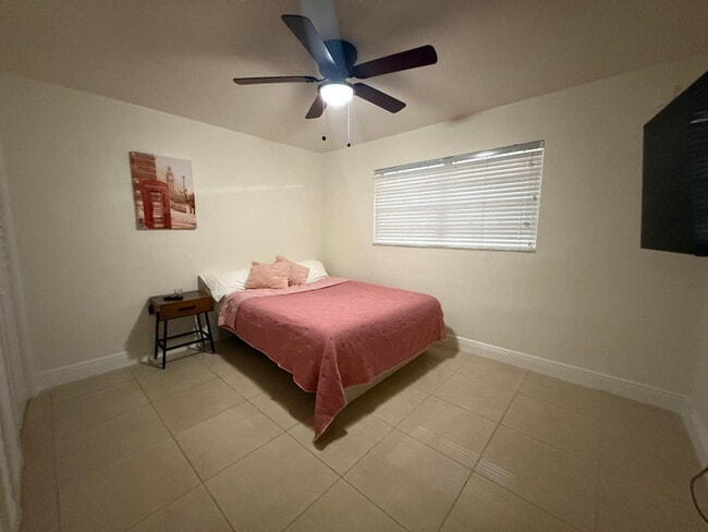 Building Photo - 19001 NE 14th Ave