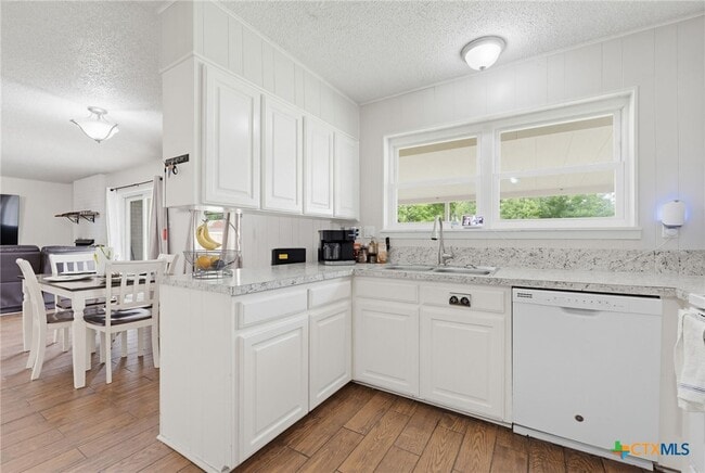 Building Photo - 902 Lynn Ln