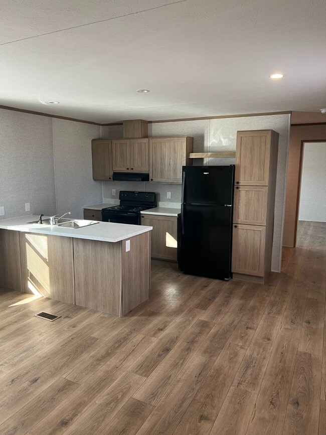 Building Photo - 200 E Zora St