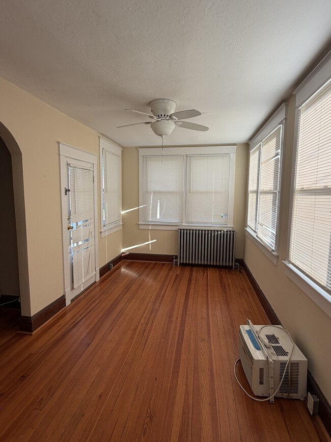 405 Lee Pl