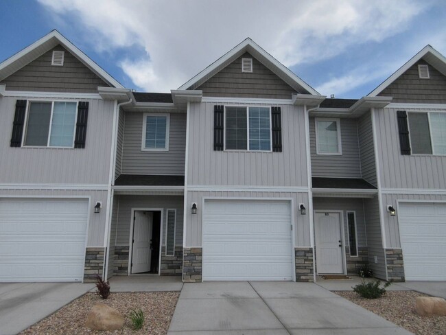 Town home living in the heart of Cedar City! - Town home living in the heart of Cedar City!