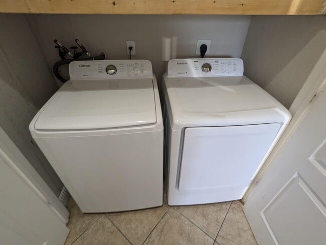 Photo - 4910 Cambridge St