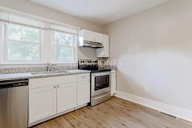 Photo - 105 Phillips St