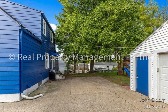 Photo - Spacious 3-Bedroom Home in Alger Heights –...