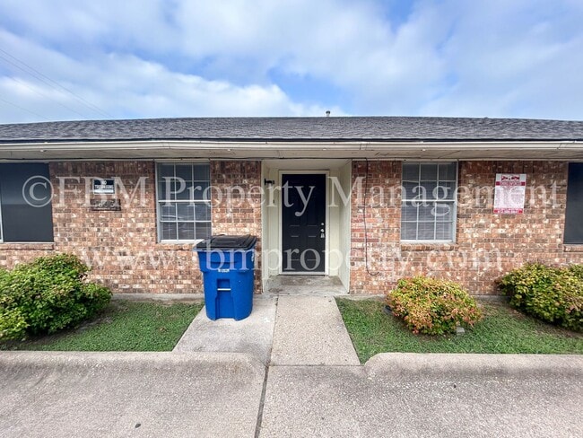 Building Photo - 1603 S Hall St Unit B