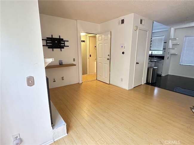 Building Photo - 9336 Van Nuys Blvd Unit 35-35 Rental