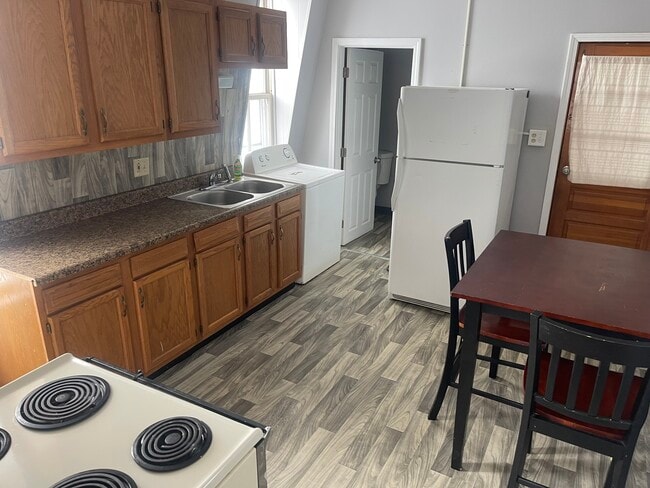 Photo - 25 Marshall Ave Unit upper